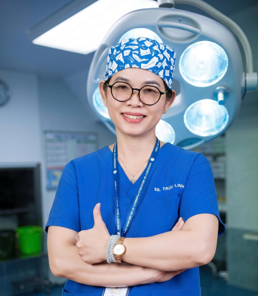ThS.BS CKII Nguyễn Thị Trúc Linh phòng mổ BV Nhi Đồng 1